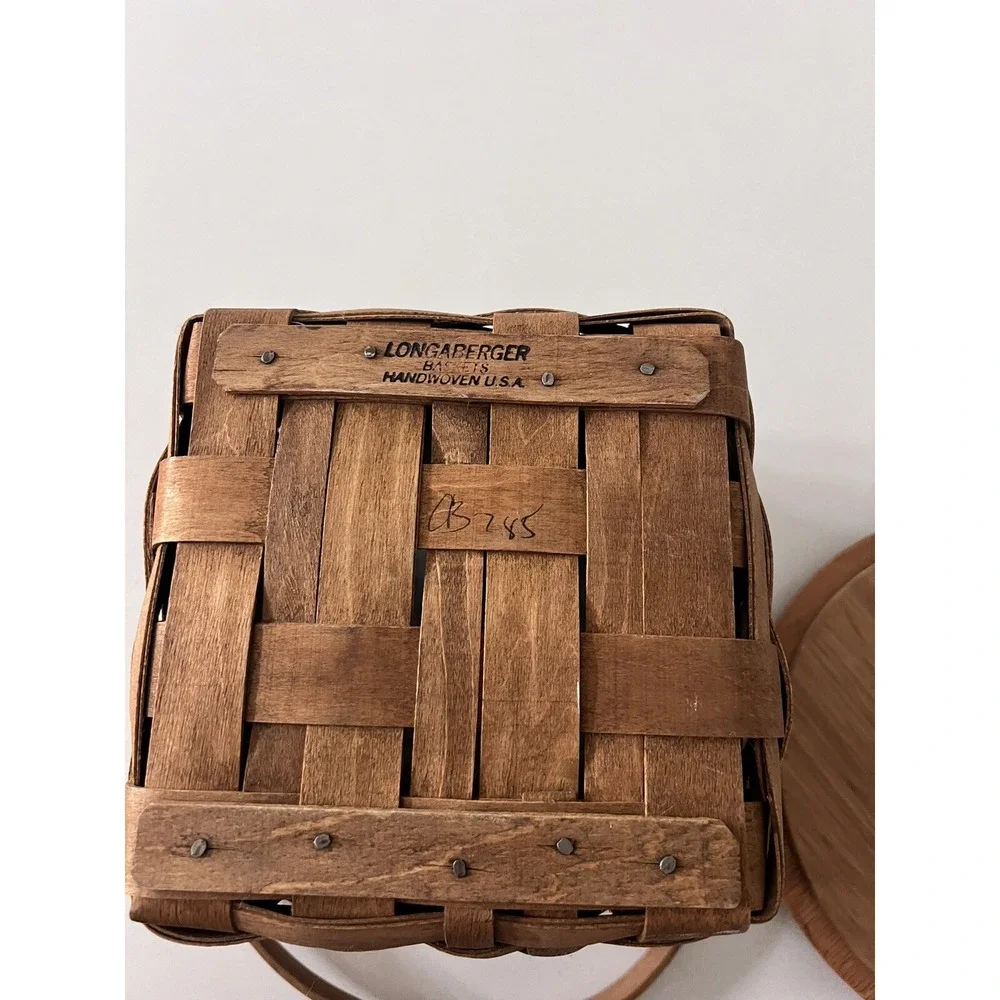 Longaberger Medium  Round Vintage Basket With Wood Lid and Handle